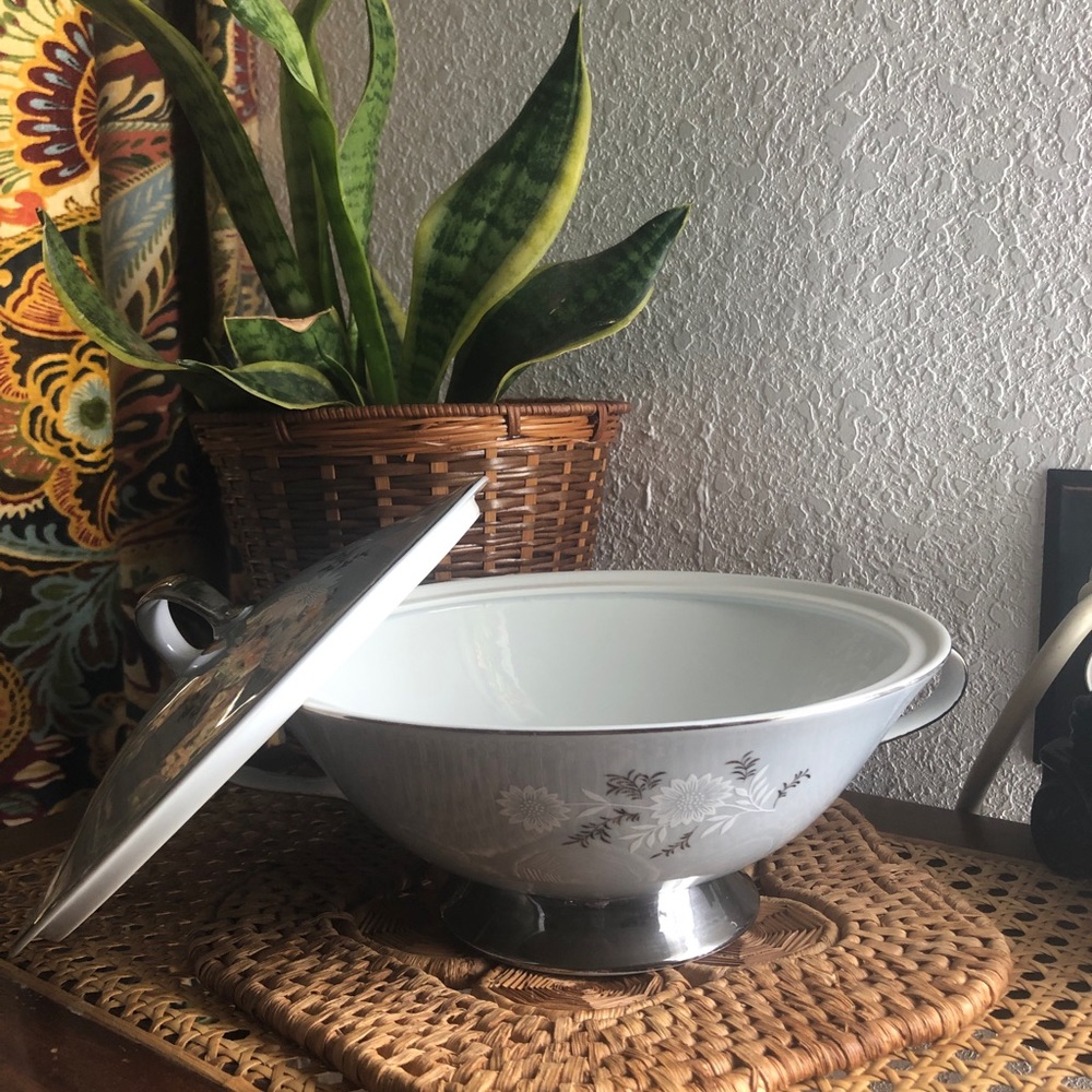 Starlight Floral Blue/Gray Covered Serving Bowl w/Double Handles Syei China 3171